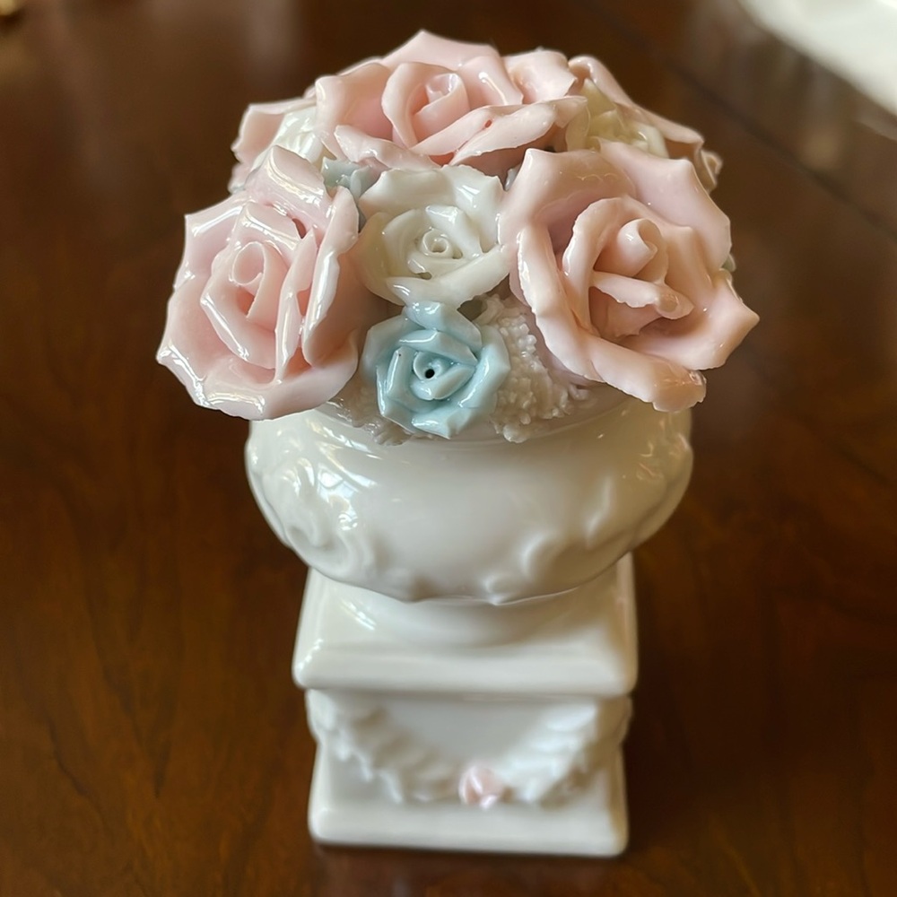 VTG Pink White & Blue Rose Flowers Hand made Figural Trinket vanity decor